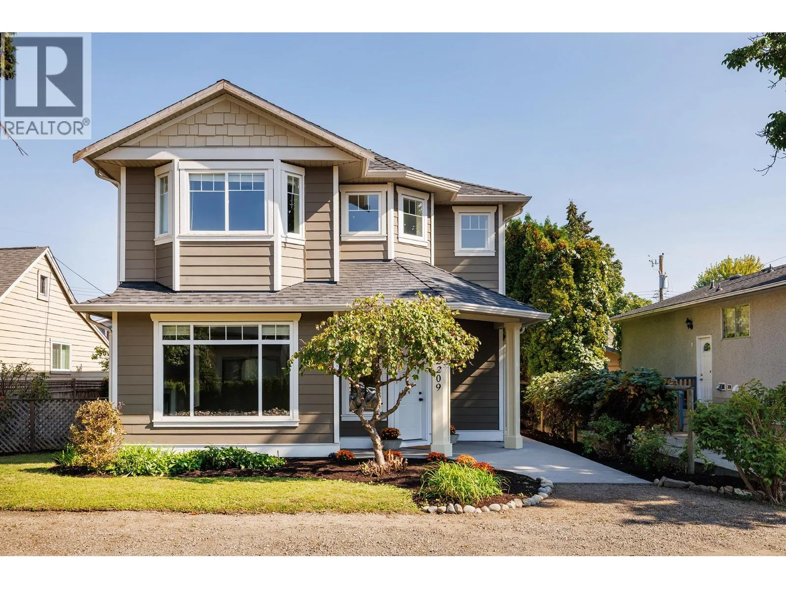 House for rent: 2209 Woodlawn Street, Kelowna, British Columbia V1Y 2T1