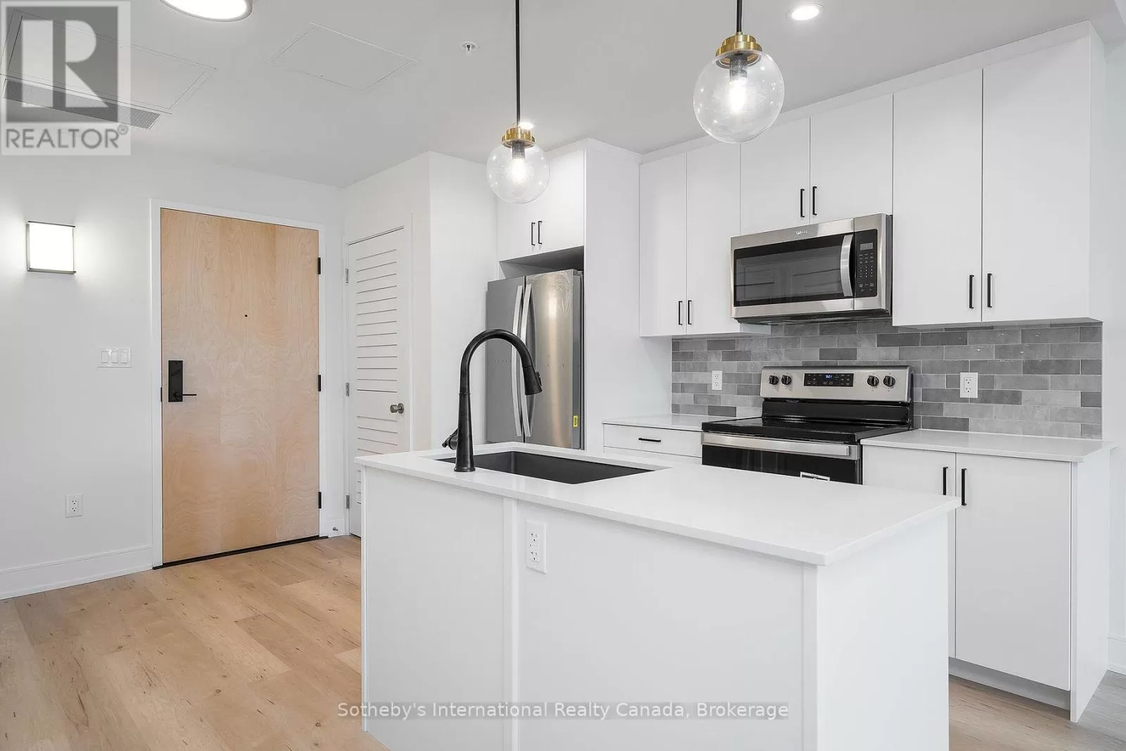 Apartment for rent: 221 - 121 Mary Street, Clearview, Ontario L0M 1G0