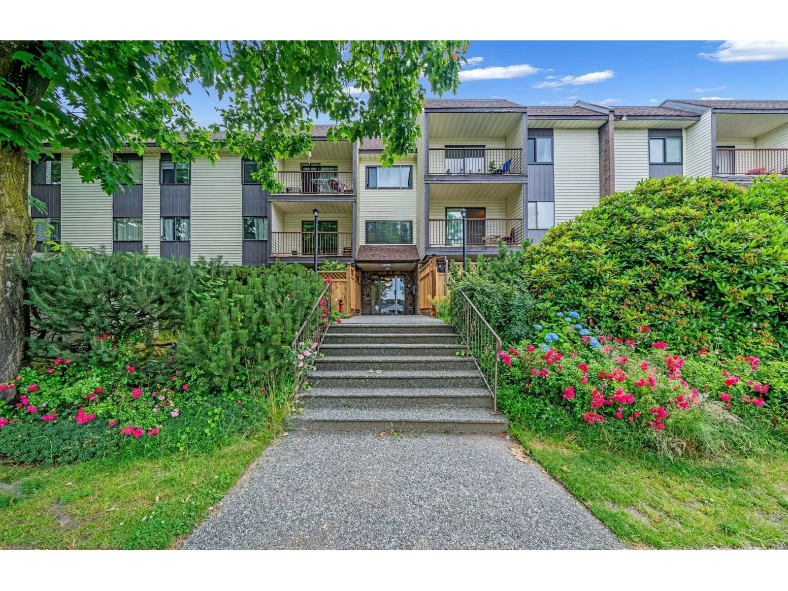 Apartment for rent: 221 13775 74 Avenue, Surrey, British Columbia V3W 9C5