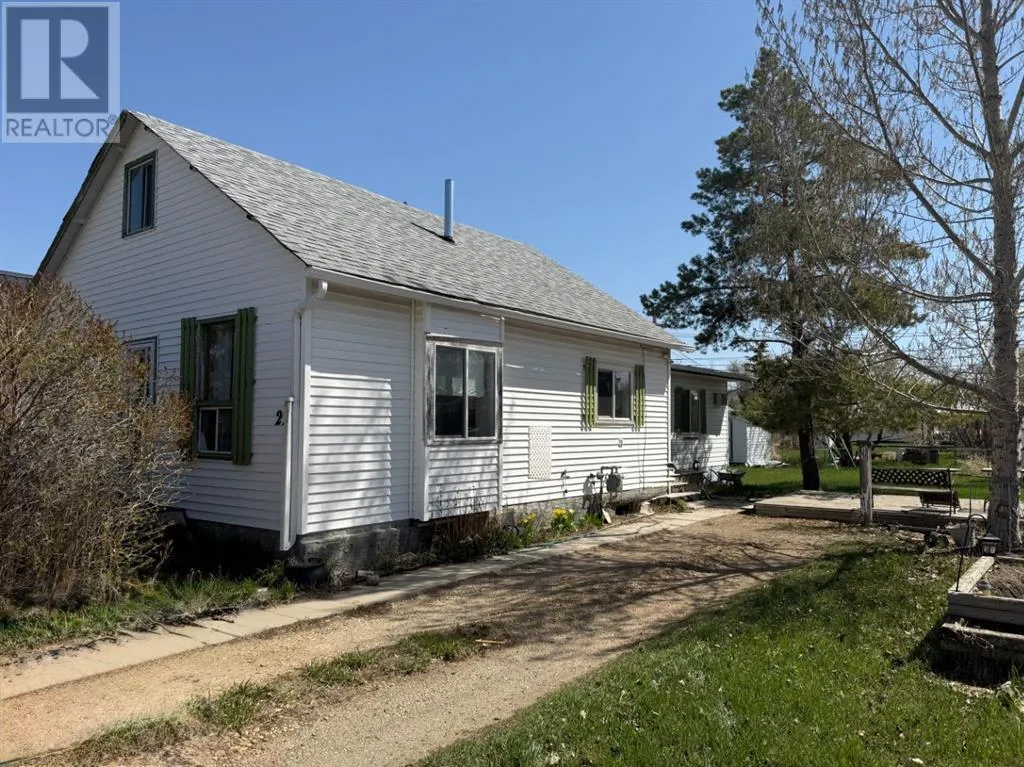 House for rent: 221 2 Ave E Avenue, Hanna, Alberta T0J 1P0