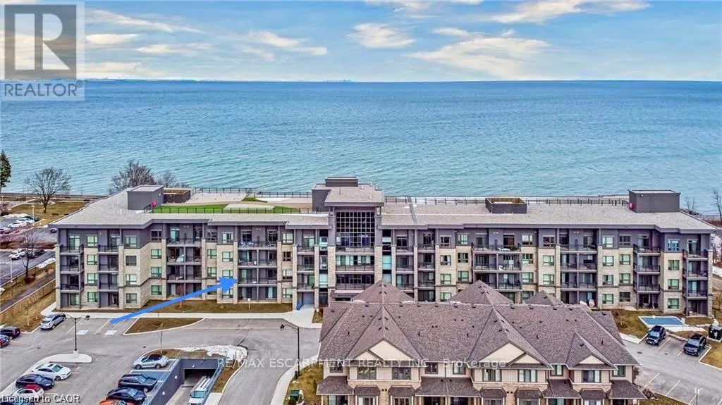 Apartment for rent: 221 - 35 Southshore Crescent, Hamilton, Ontario L8E 0J2