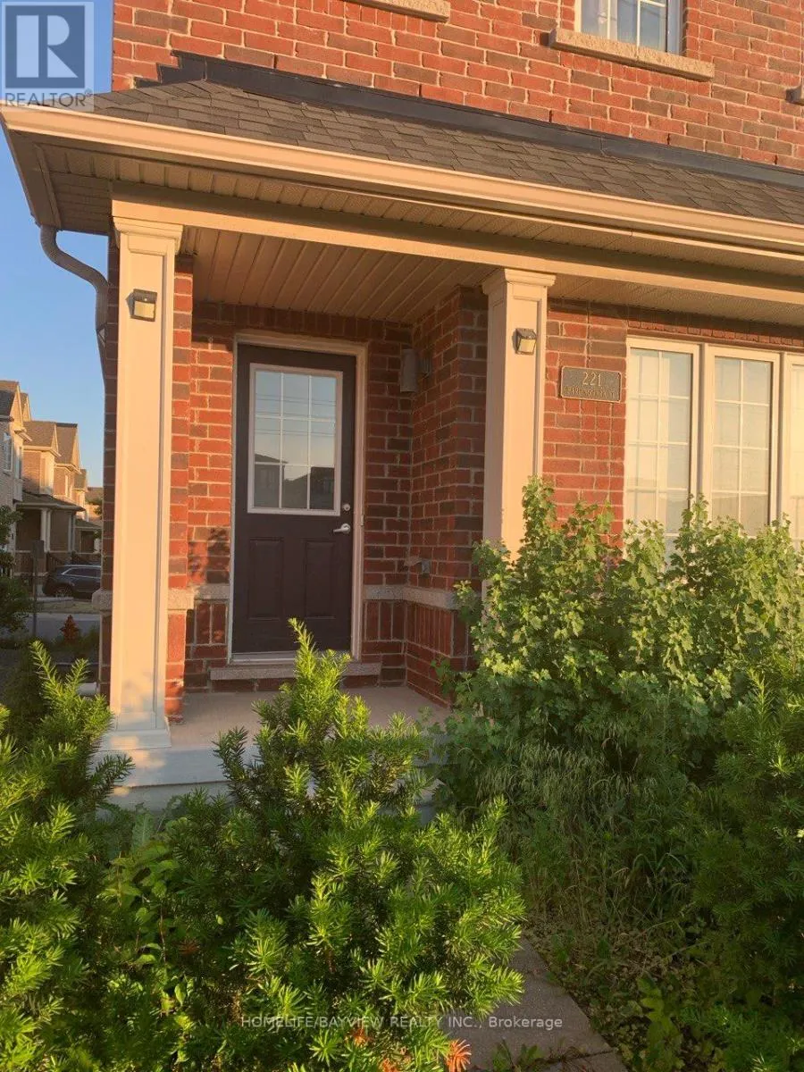 Row / Townhouse for rent: 221 Harding Park Street N, Newmarket, Ontario L3Y 0E3