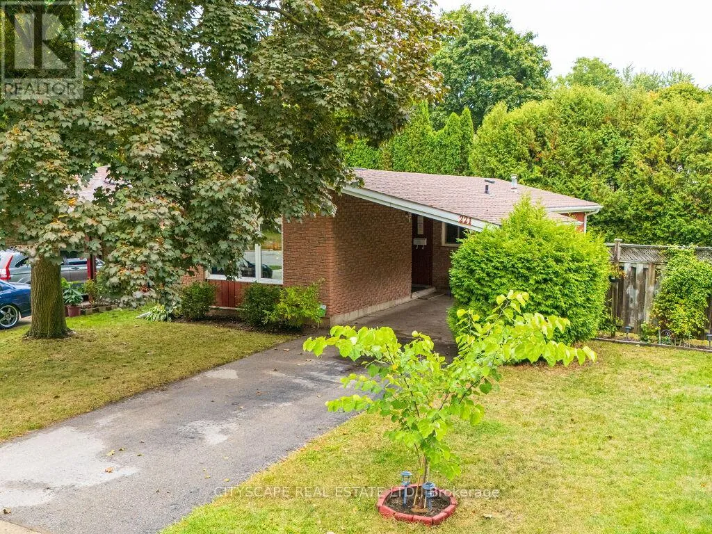 House for rent: 221 Kribs Street, Cambridge, Ontario N3C 3A4