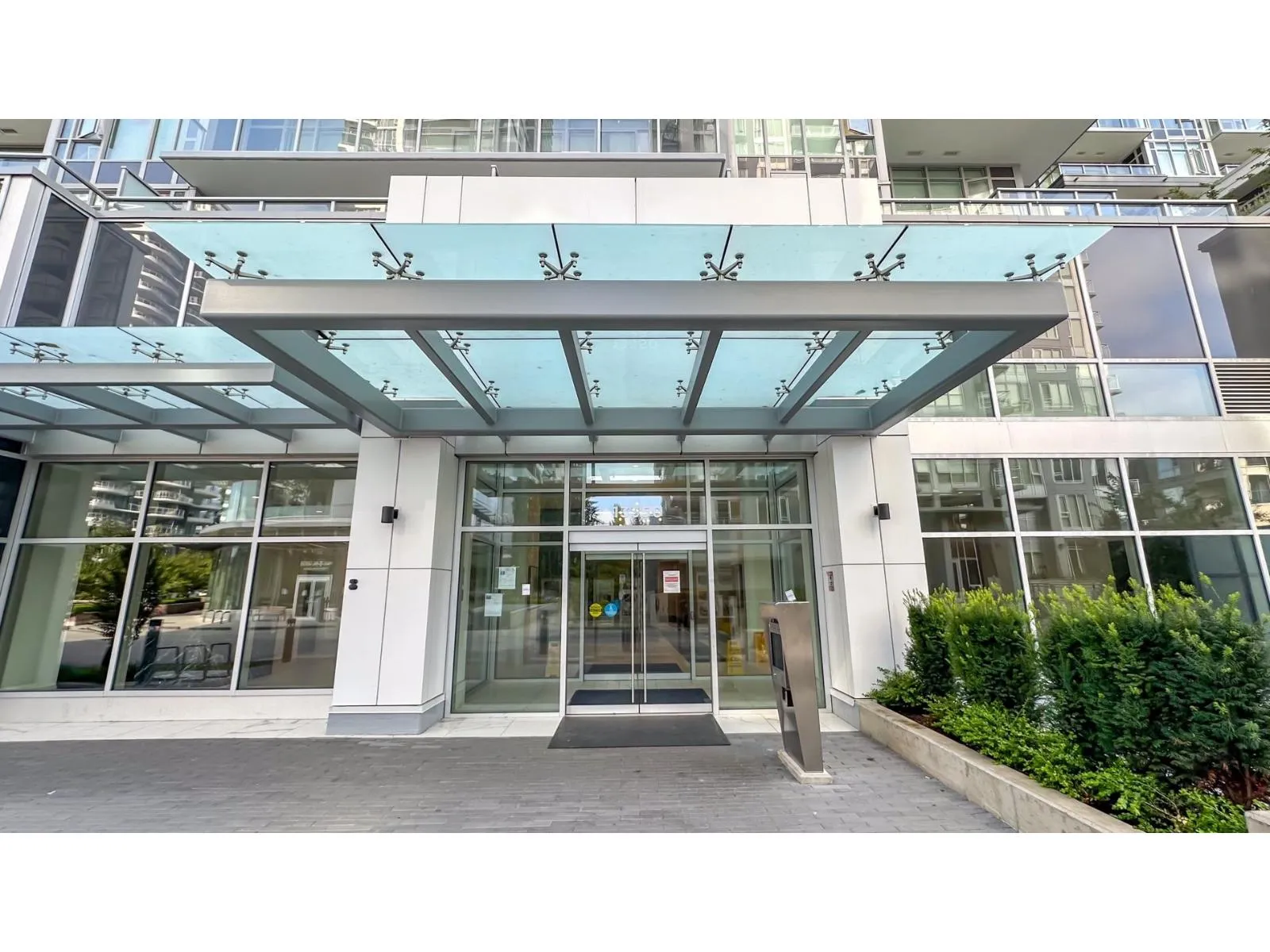 Apartment for rent: 2211 13350 Central Avenue, Surrey, British Columbia V3T 0S1