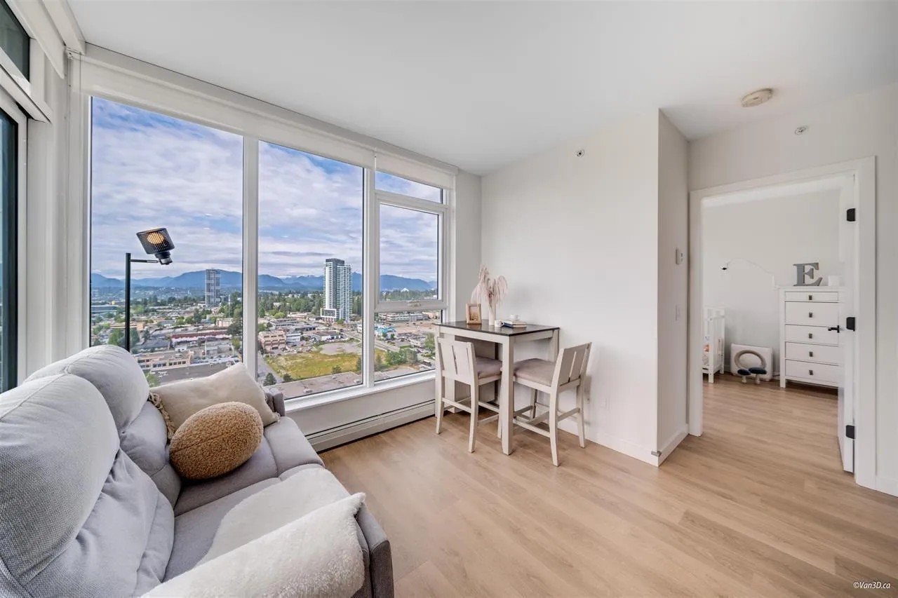 Apartment for rent: 2211 13685 102 Avenue, Surrey, British Columbia V3T 0S2