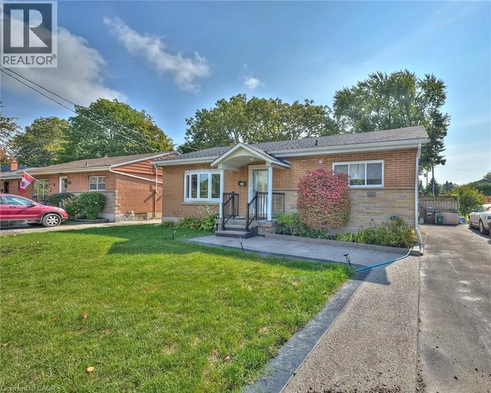 House for rent: 2214 Prospect Street, Burlington, Ontario L7R 1Z7