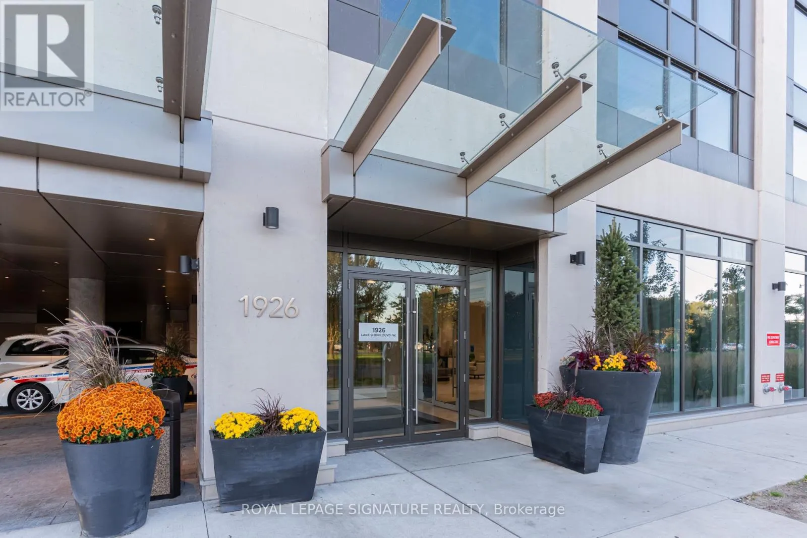 Apartment for rent: 2217 - 1926 Lake Shore Boulevard W, Toronto, Ontario M6S 1A1