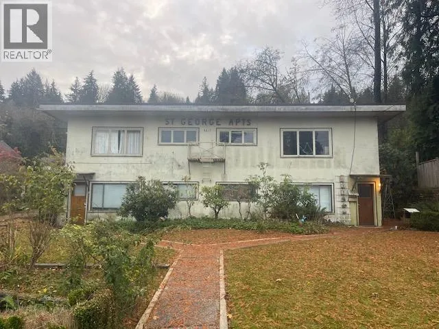 2217 St George Street, Port Moody, British Columbia V3H 2G1