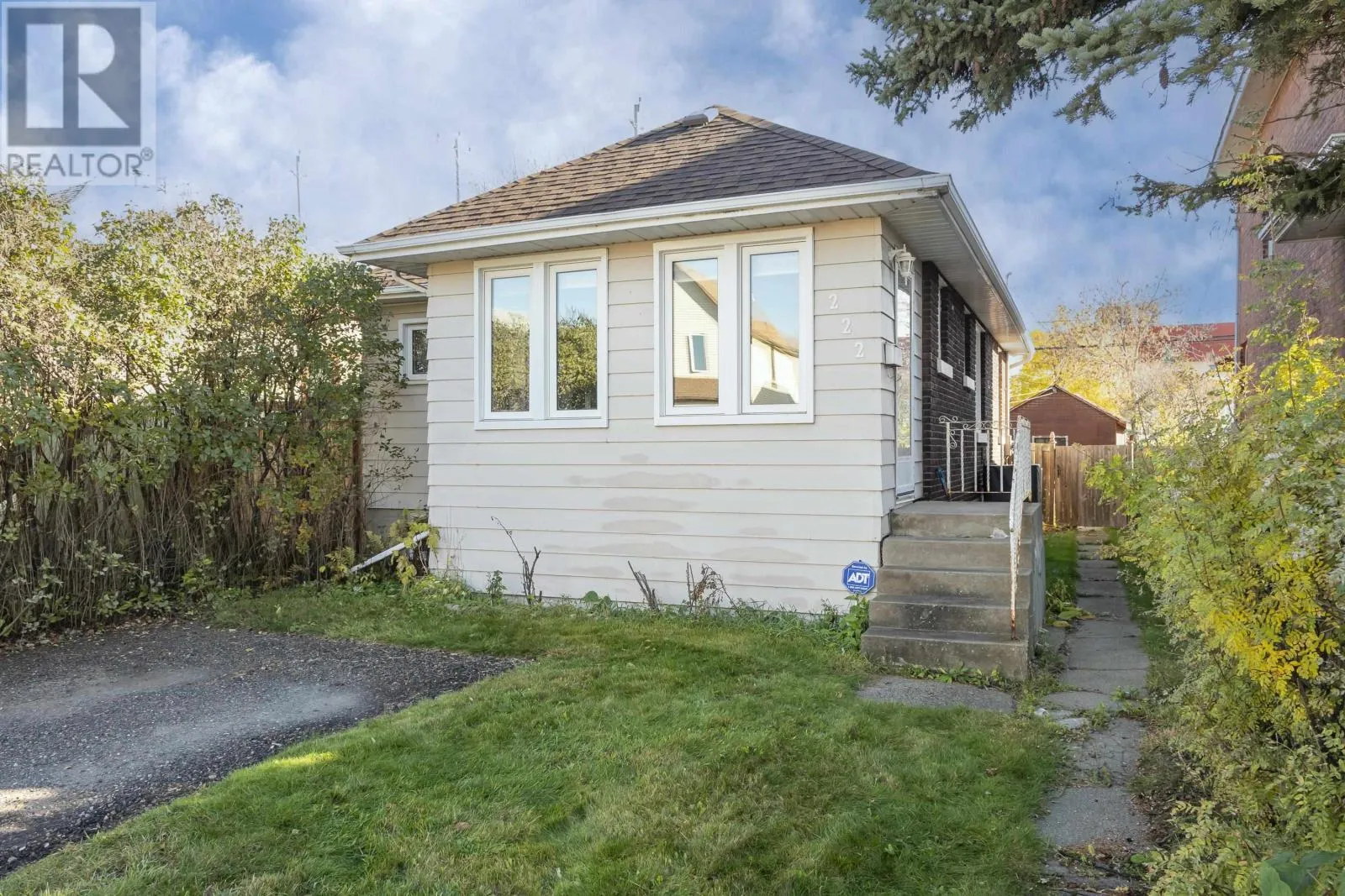 222 Harold St. N., Thunder Bay, Ontario P7C 4C4