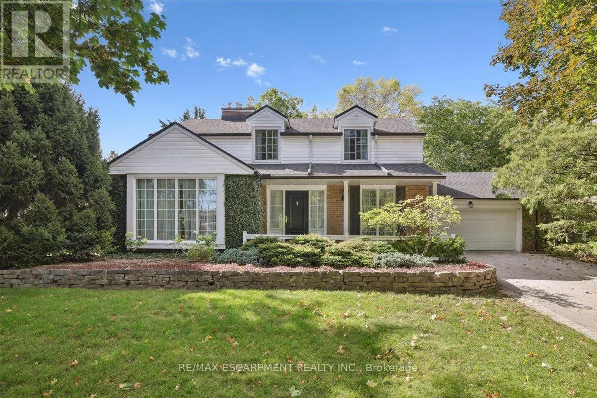 House for rent: 222 Strathcona Drive, Burlington, Ontario L7L 2C8