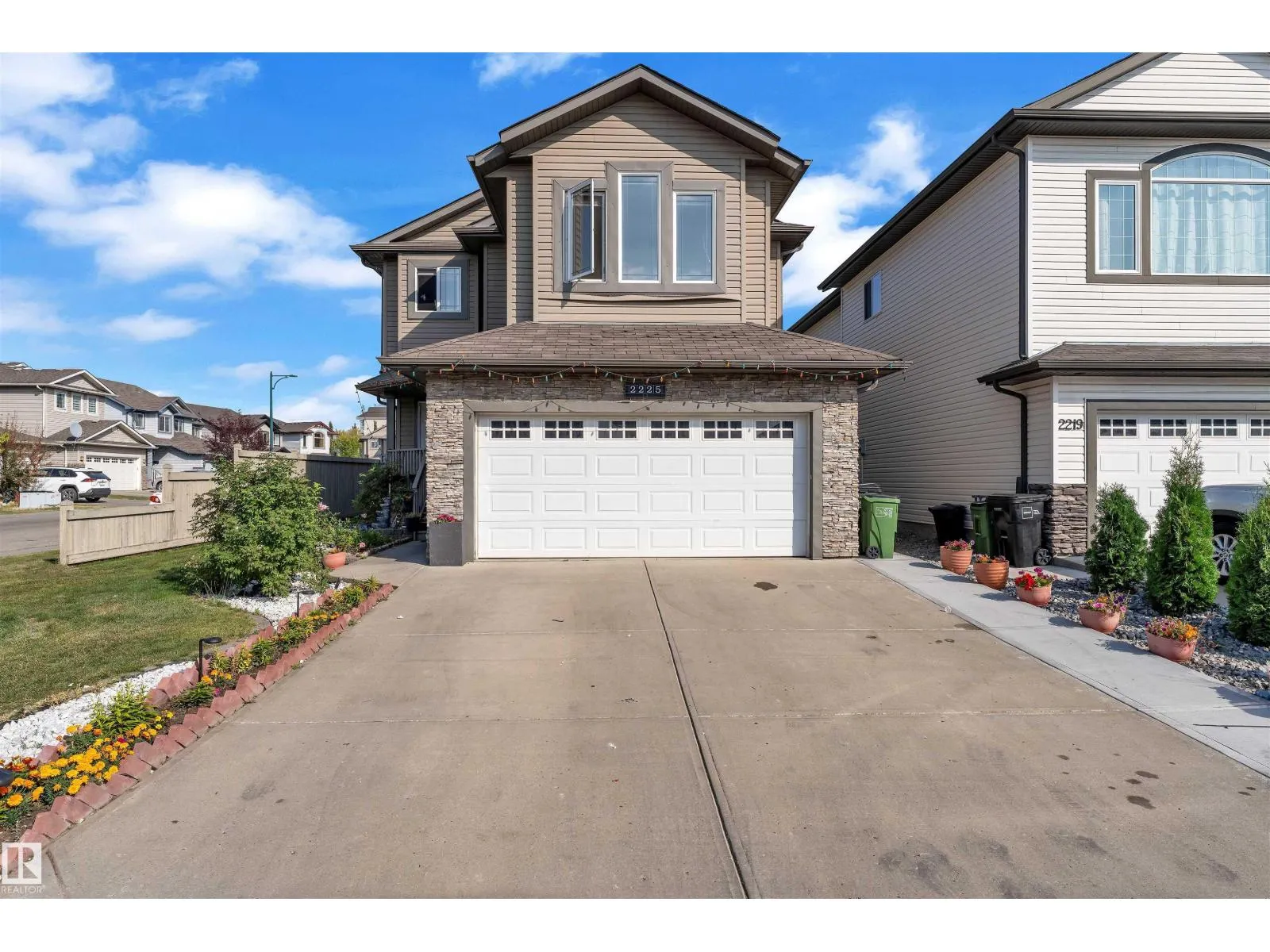 House for rent: 2225 32b St Nw, Edmonton, Alberta T6T 0K6