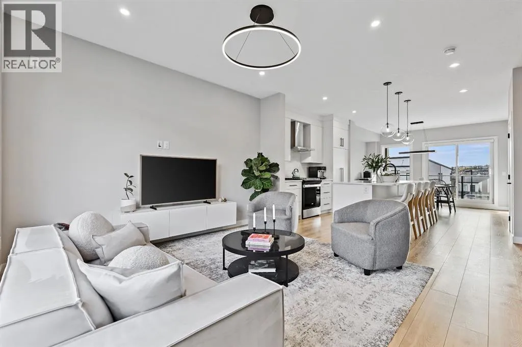 Row / Townhouse for rent: 2225 77 Street Sw, Calgary, Alberta T3H 6E1