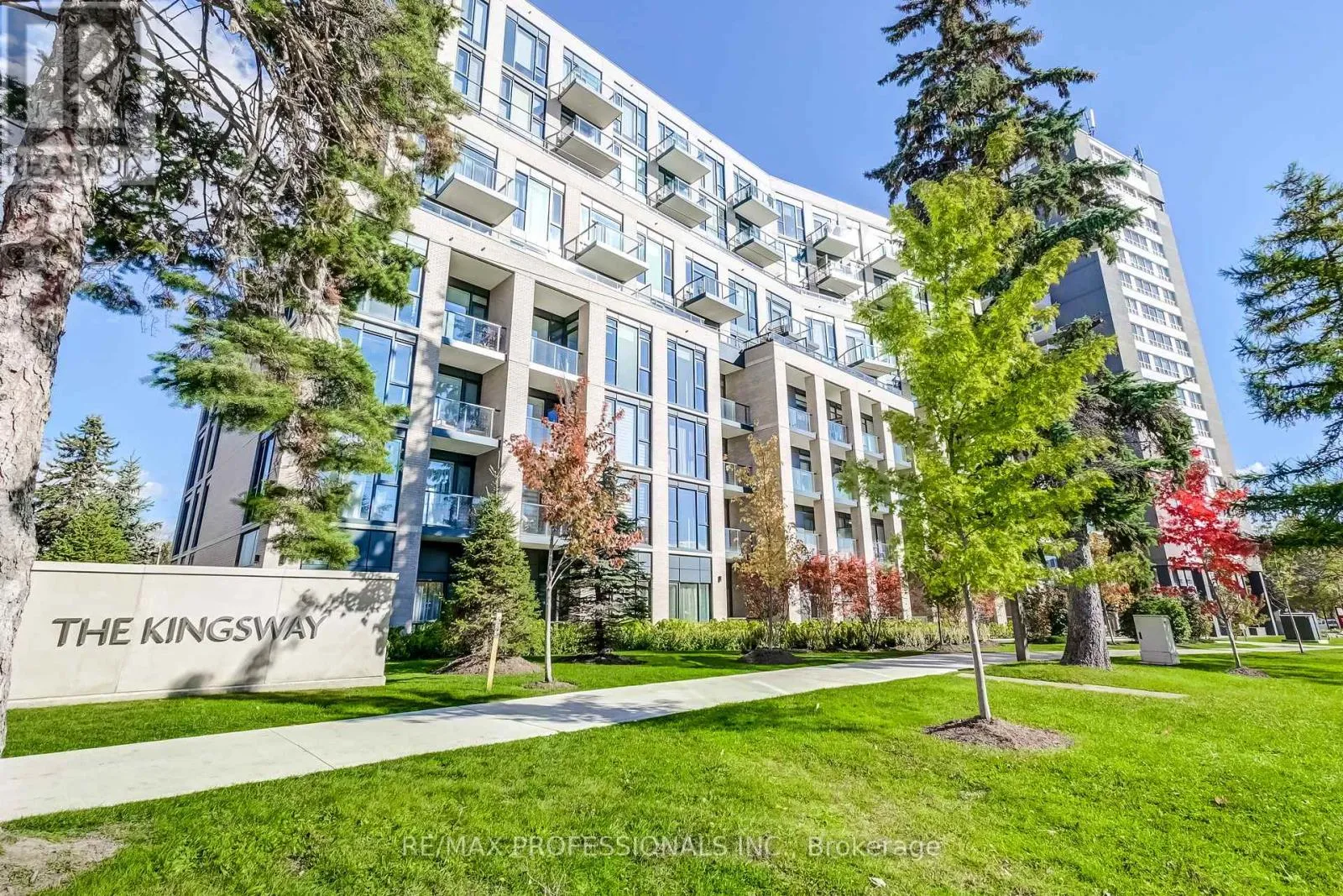 Apartment for rent: 223 - 293 The Kingsway, Toronto, Ontario M9A 0E8