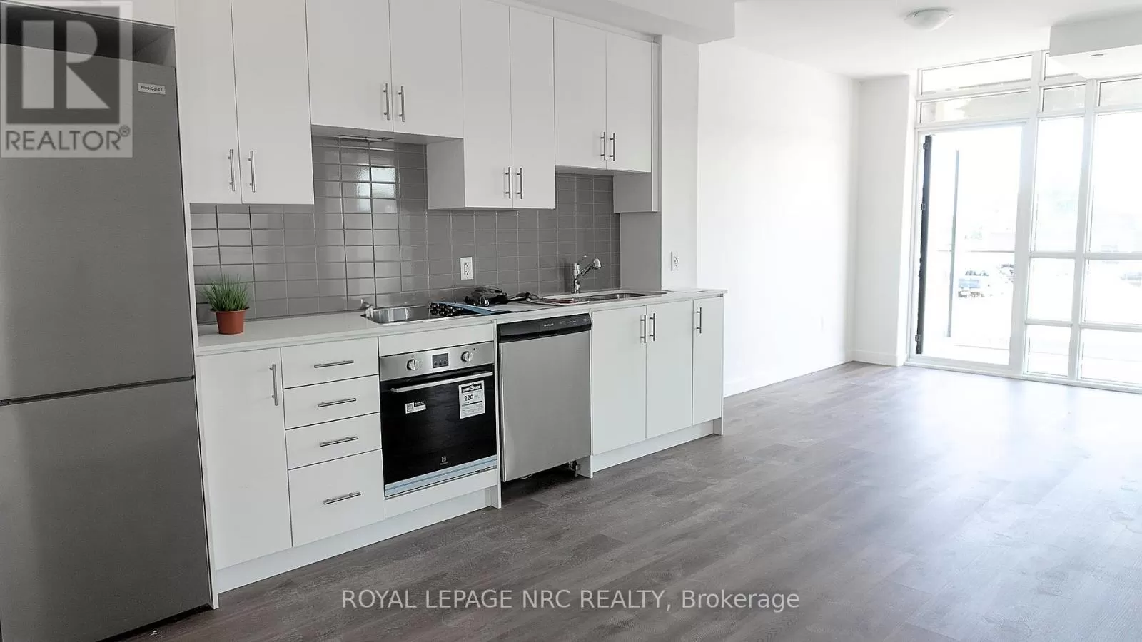 Apartment for rent: 223 - 461 Green Road, Hamilton, Ontario L8E 5B4