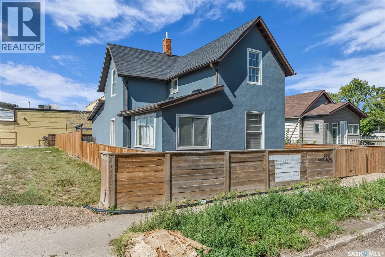 House for rent: 223 I Avenue S, Saskatoon, Saskatchewan S7M 1X8