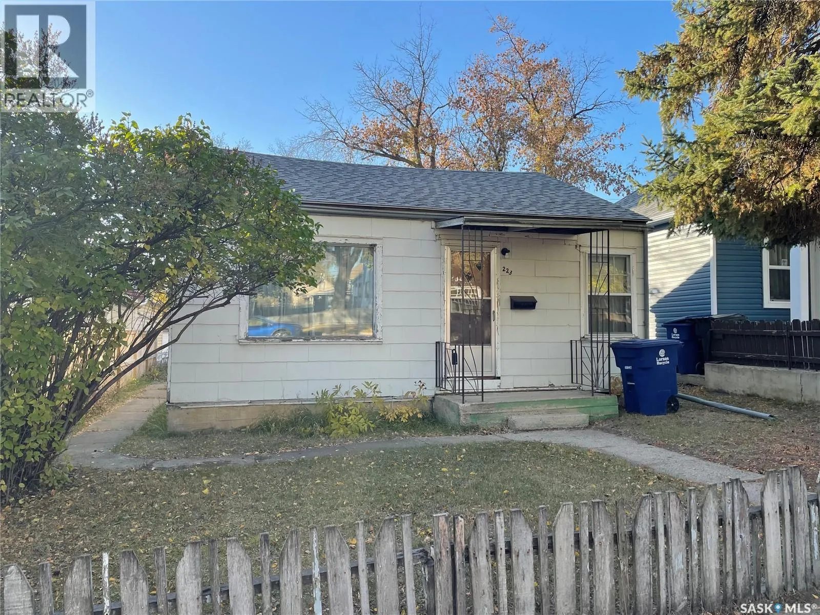 House for rent: 223 J Avenue N, Saskatoon, Saskatchewan S7L 2J8