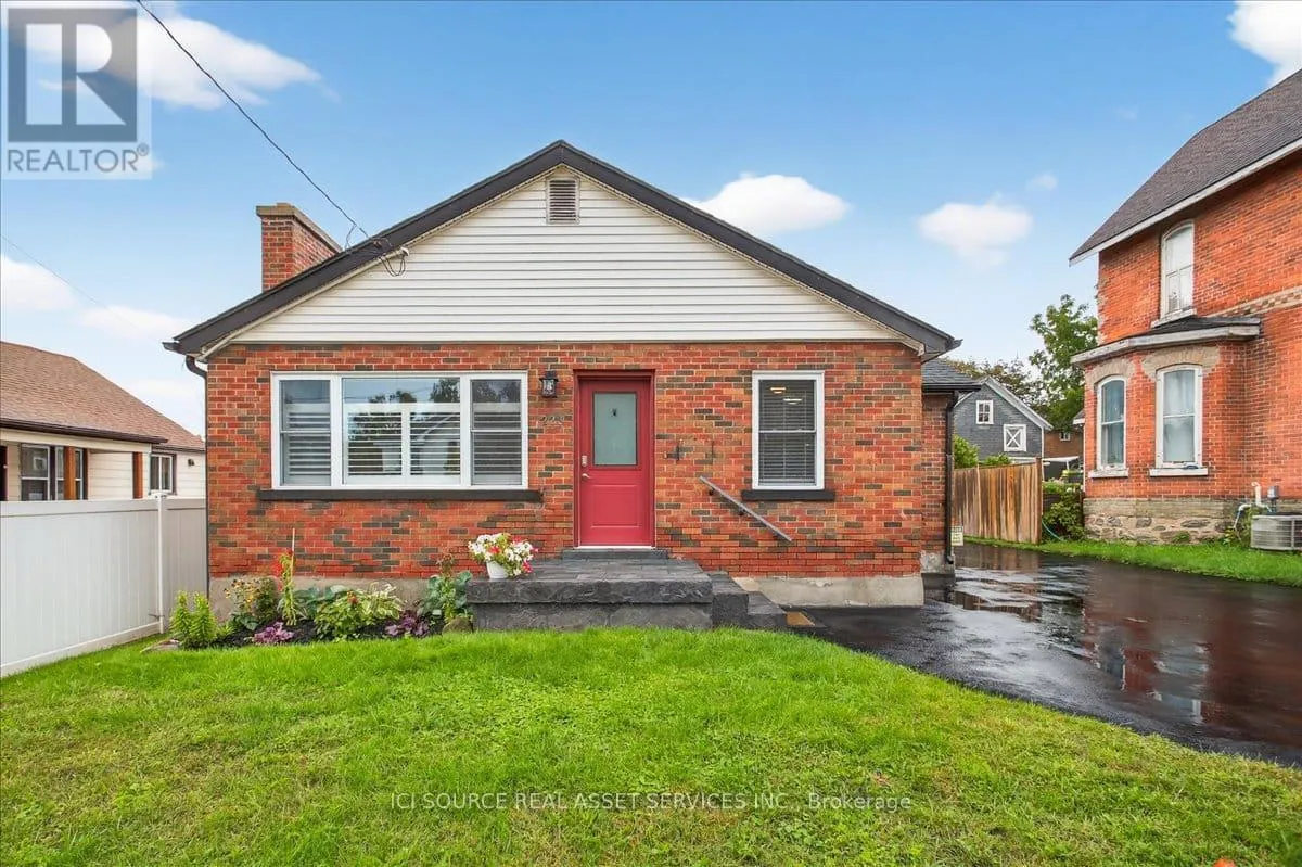 House for rent: 223 Mississaga Street W, Orillia, Ontario L3V 3B6