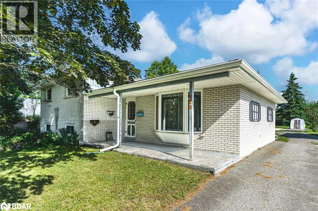 House for rent: 223 Phillips Street, Barrie, Ontario L4N 3V2