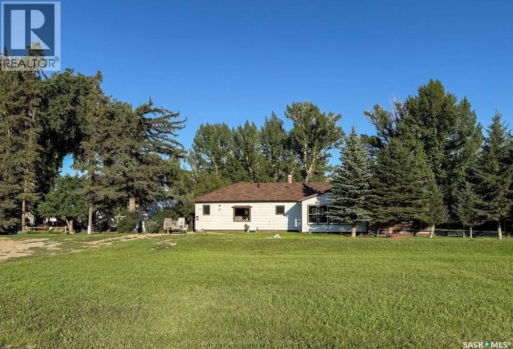 House for rent: 223 Riverside Boulevard, Eastend, Saskatchewan S0N 0T0