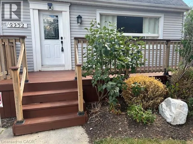 House for rent: 2232 Queensway Street, Burlington, Ontario L7R 3T1