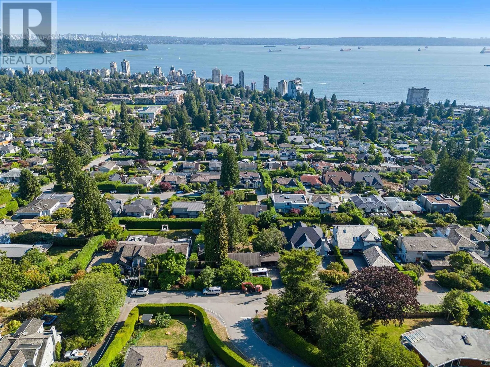 House for rent: 2234 Ottawa Avenue, West Vancouver, British Columbia V7V 2S6