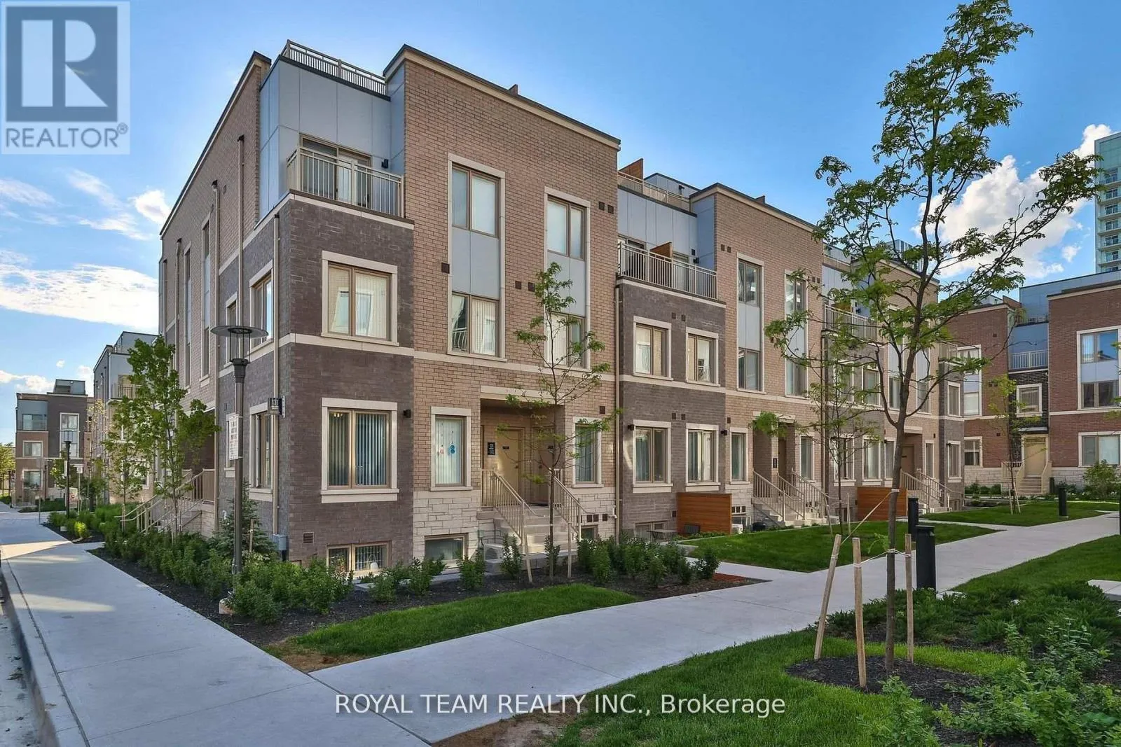 Row / Townhouse for rent: 224 - 131 Honeycrisp Crescent, Vaughan, Ontario L4K 0N7