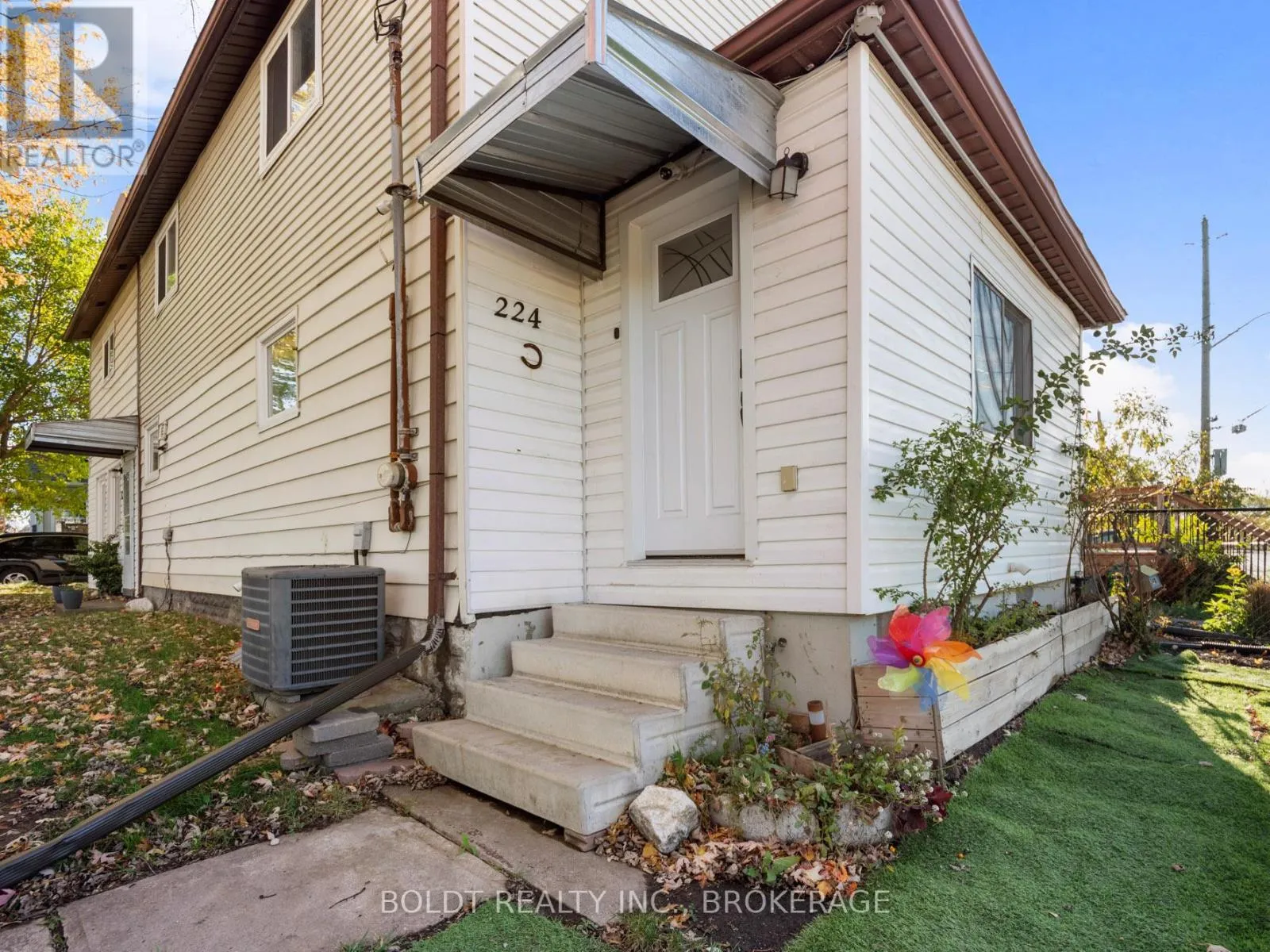 House for rent: 224 Oakdale Avenue, St. Catharines, Ontario L2P 2K7