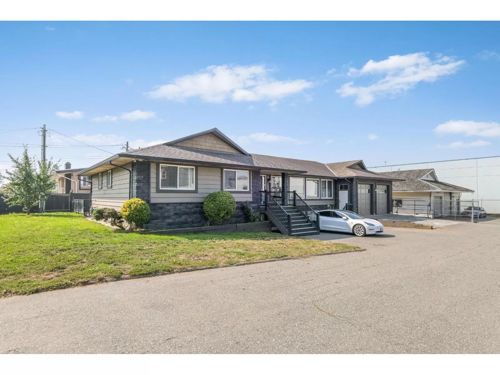 House for rent: 2247 Windsor Street, Abbotsford, British Columbia V2T 6L8