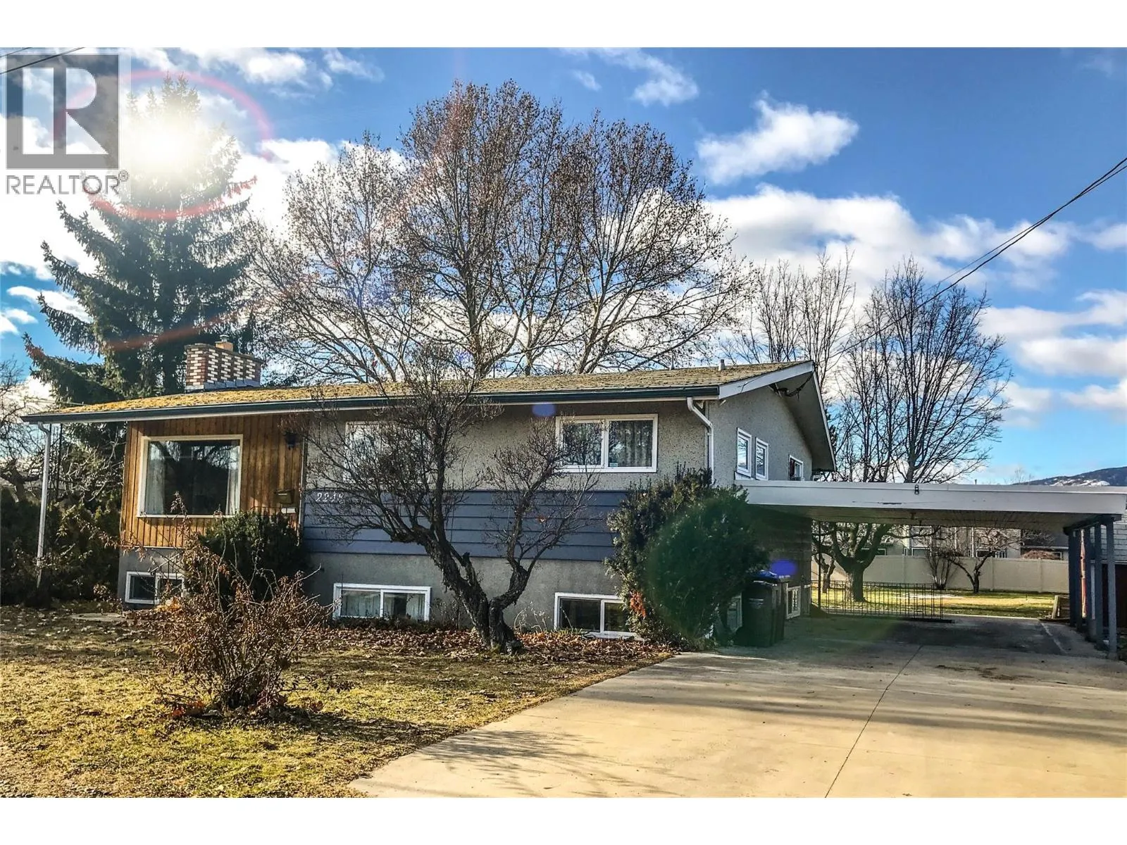 House for rent: 2248 Stillingfleet Road, Kelowna, British Columbia V1Y 7Y9