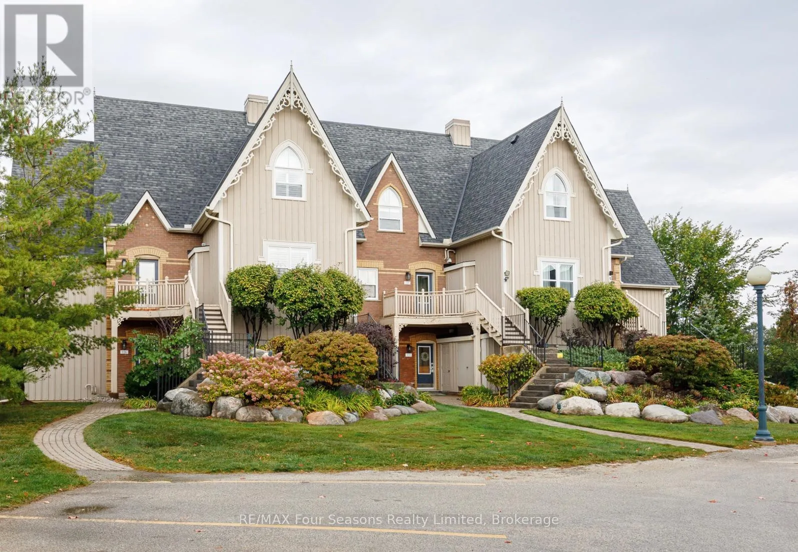 225 - 170 Snowbridge Way N, Blue Mountains, Ontario N0H 2P0