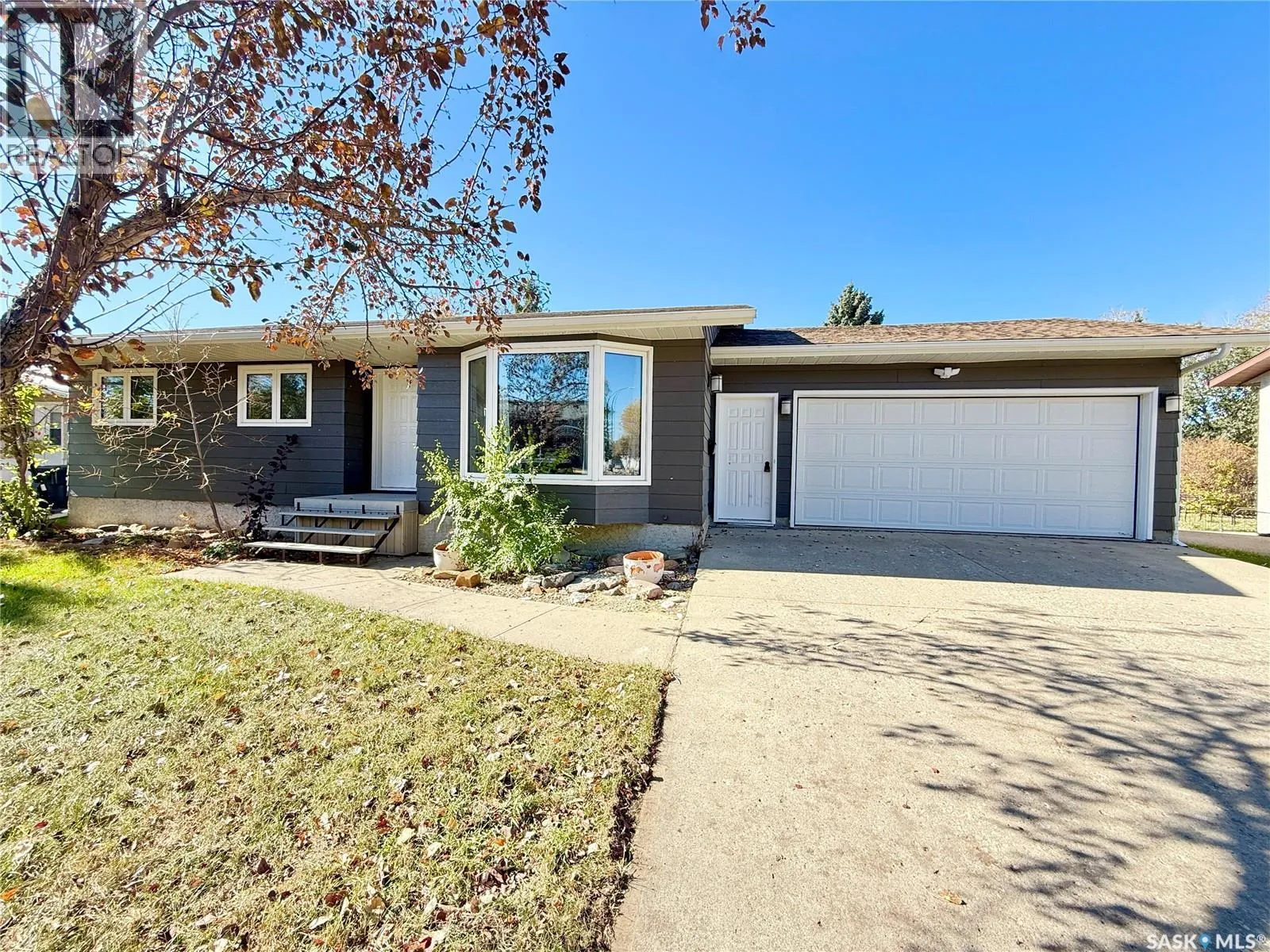 House for rent: 225 18th Street, Weyburn, Saskatchewan S4H 3A8