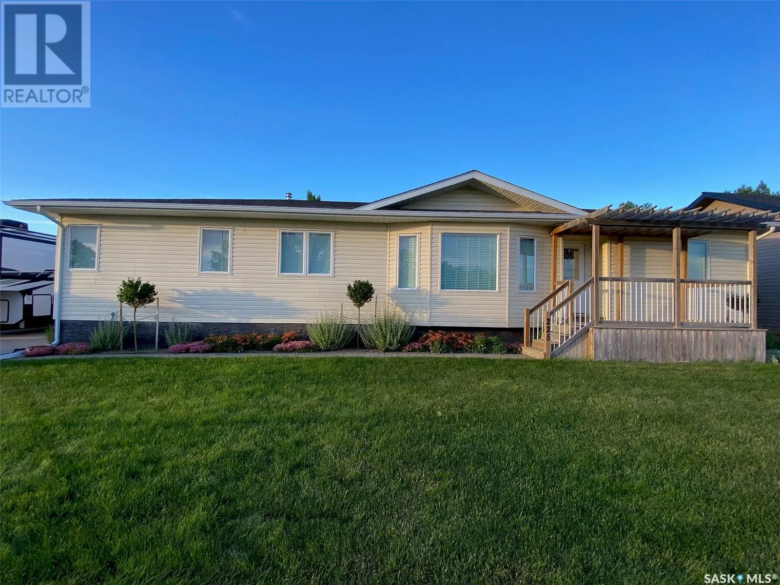 House for rent: 225 3rd Street, Weyburn Rm No. 67, Saskatchewan S0C 1X0