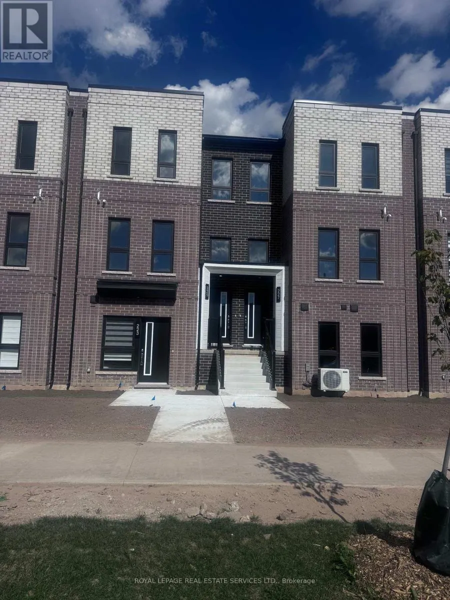 Row / Townhouse for rent: 225 Burke Street, Hamilton, Ontario L8B 1Y4