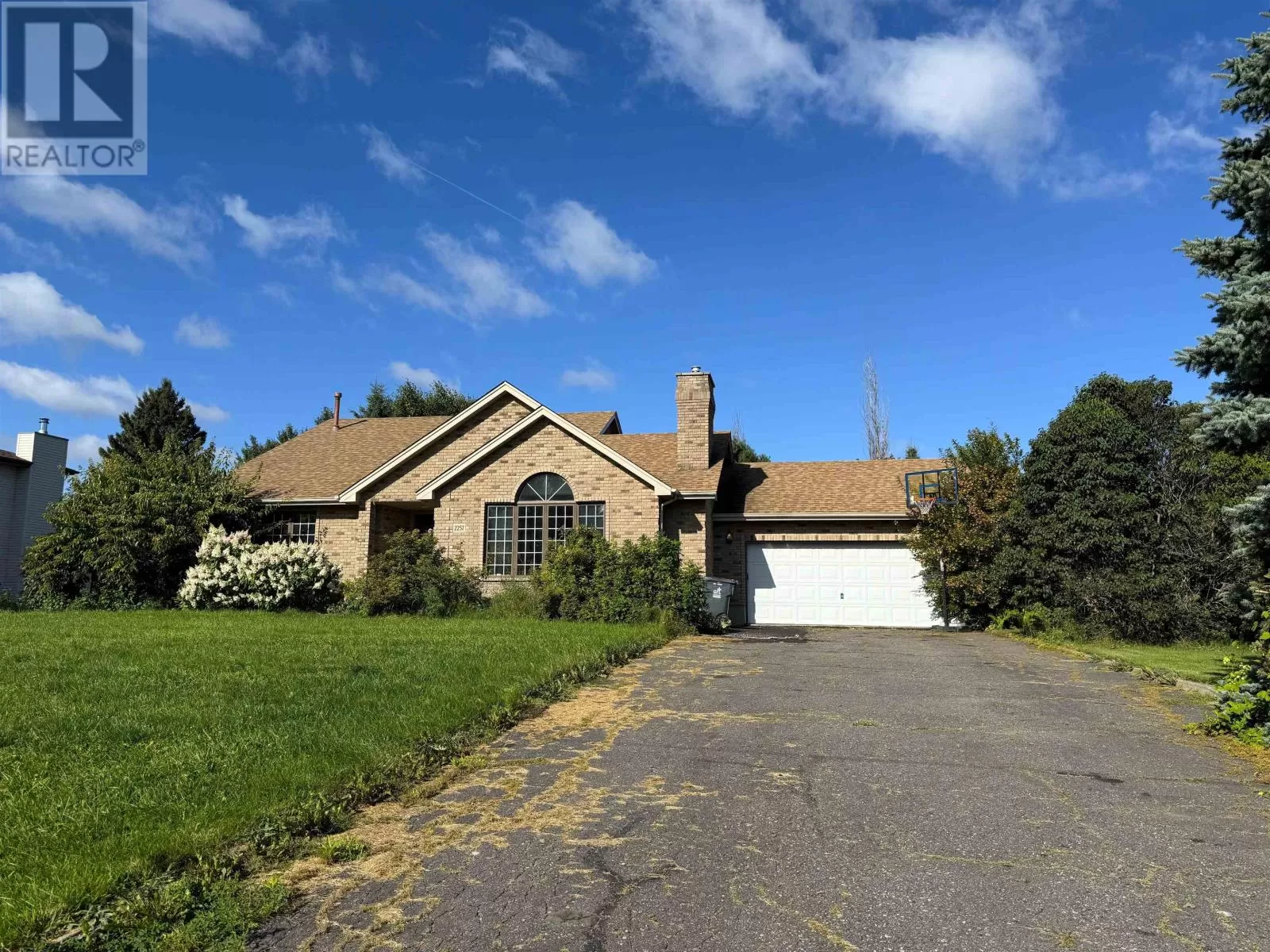 2257 Lacewood Dr, Thunder Bay, Ontario P7K 1C4