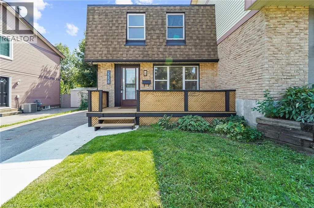 House for rent: 2258 Manchester Drive Unit# Main, Burlington, Ontario L7P 3W2