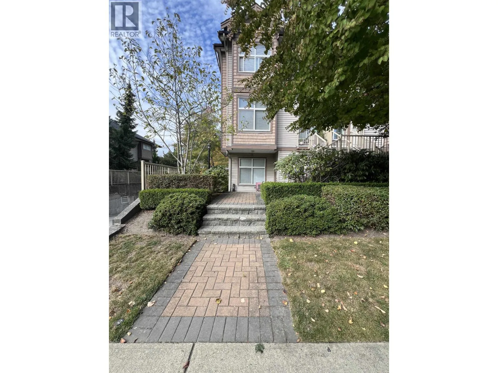 Row / Townhouse for rent: 226 5155 Watling Street, Burnaby, British Columbia V5J 1W8