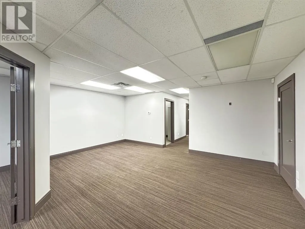 Retail for rent: 226, 7 Westwinds Crescent Ne, Calgary, Alberta T3J 5H2