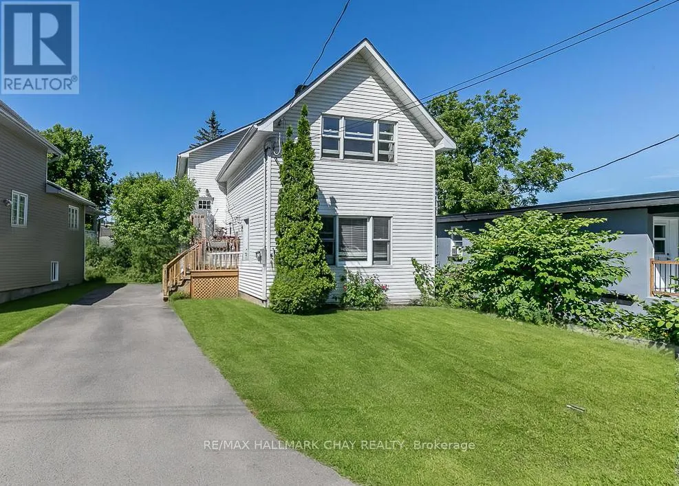 Triplex for rent: 226 Queen Street, Midland, Ontario L4R 3H1