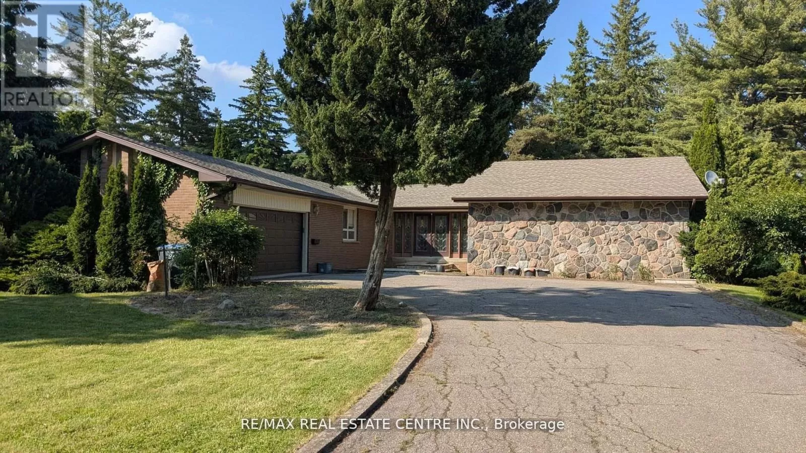 House for rent: 2260 Oneida Crescent, Mississauga, Ontario L5C 1V6