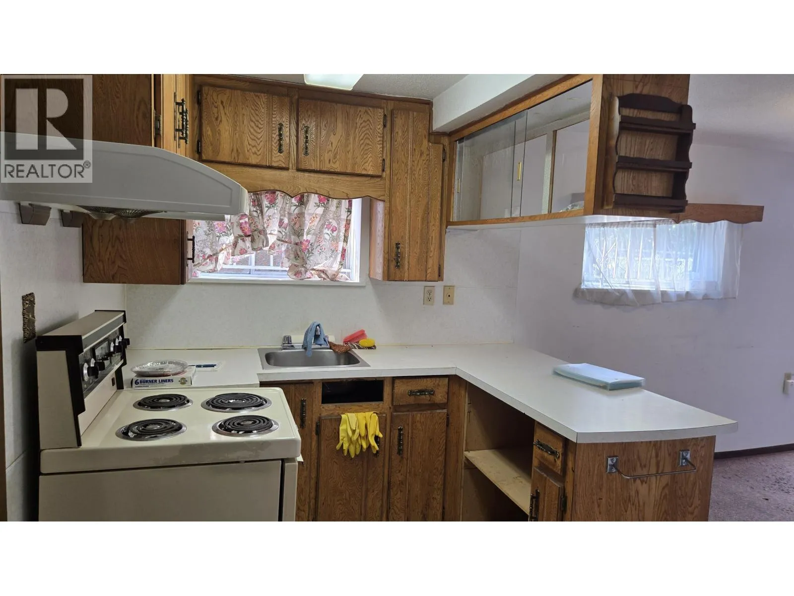 House for rent: 2268 E 34th Avenue, Vancouver, British Columbia V5P 1B1