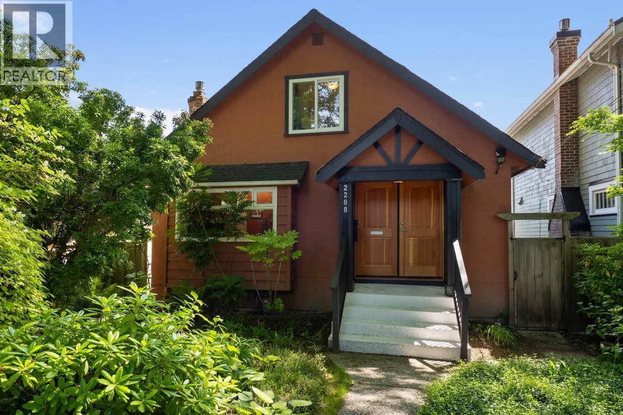 House for rent: 2268 E 7th Avenue, Vancouver, British Columbia V5N 1S7