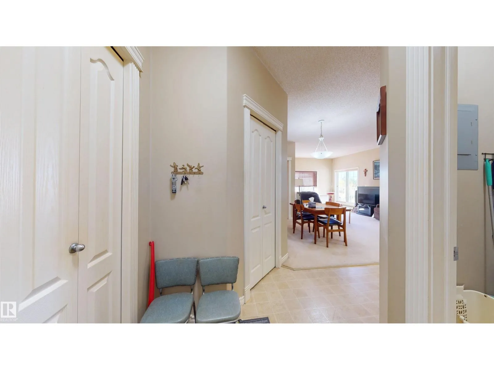 Apartment for rent: #227 16807 100 Av Nw, Edmonton, Alberta T5P 4A6