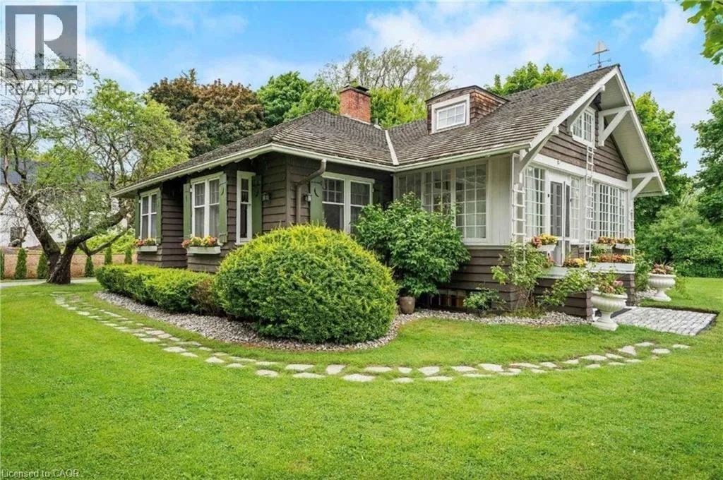 House for rent: 227 Green Street, Burlington, Ontario L7R 0B1