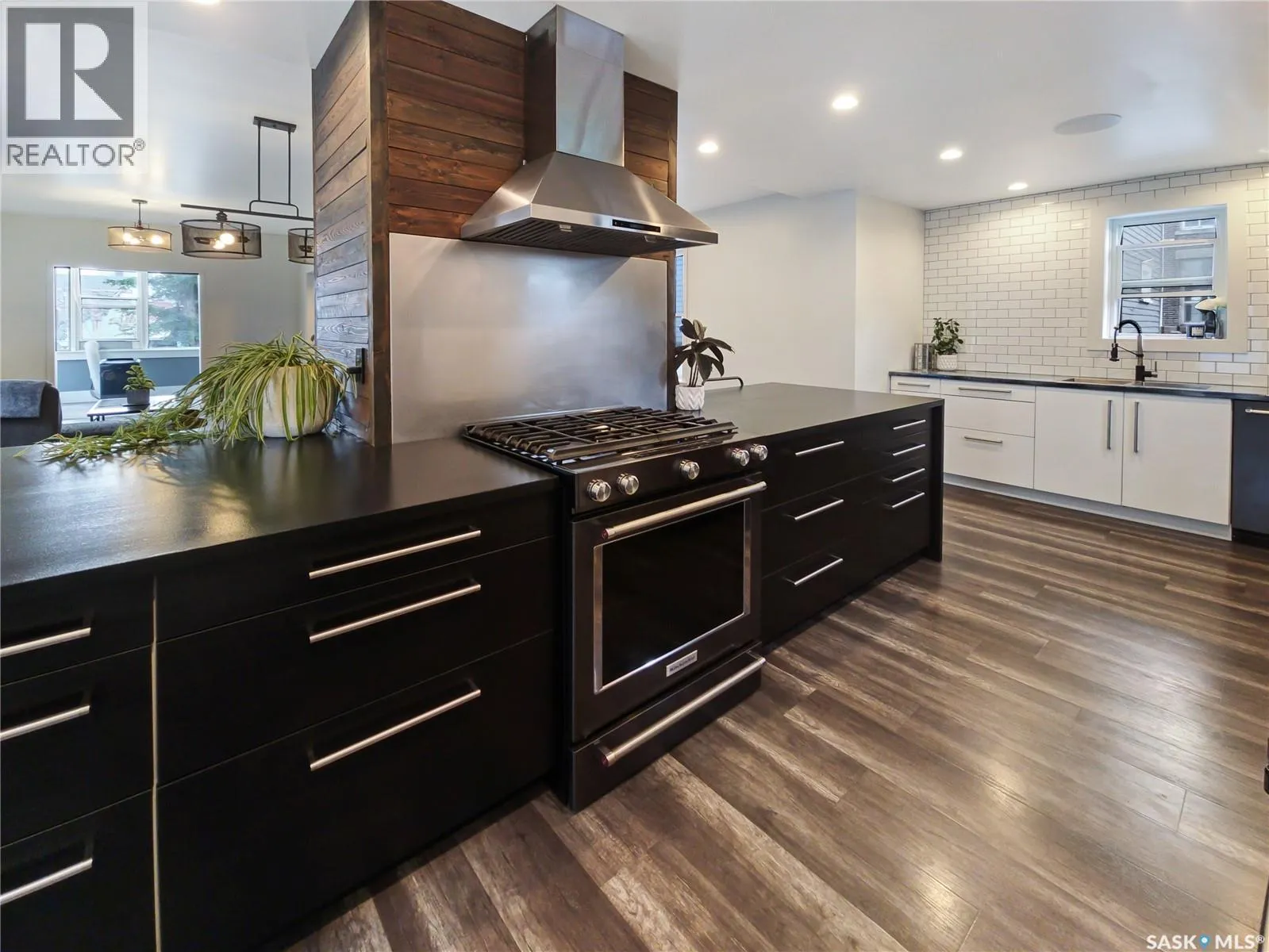 House for rent: 227 H Avenue S, Saskatoon, Saskatchewan S7M 1W1