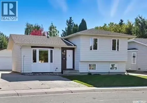 House for rent: 227 Waterbury Road, Saskatoon, Saskatchewan S7J 5B1