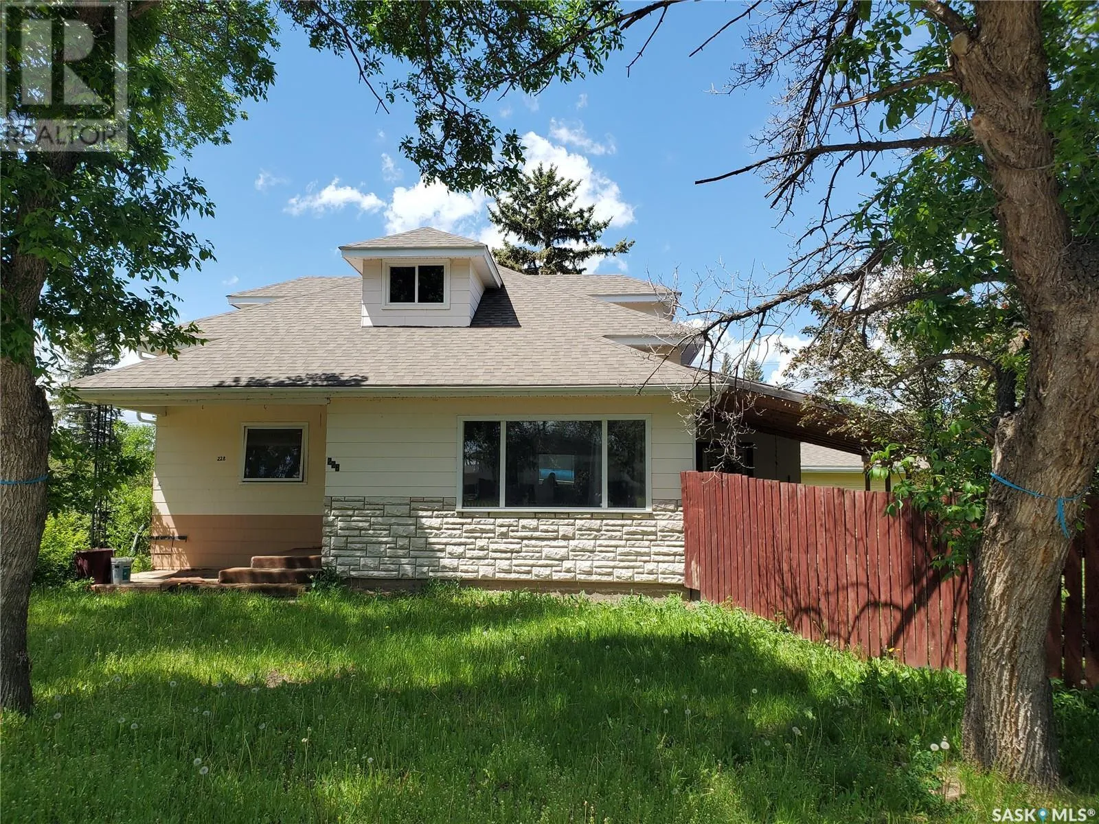 House for rent: 228 4th Street E, Ponteix, Saskatchewan S0N 1Z0