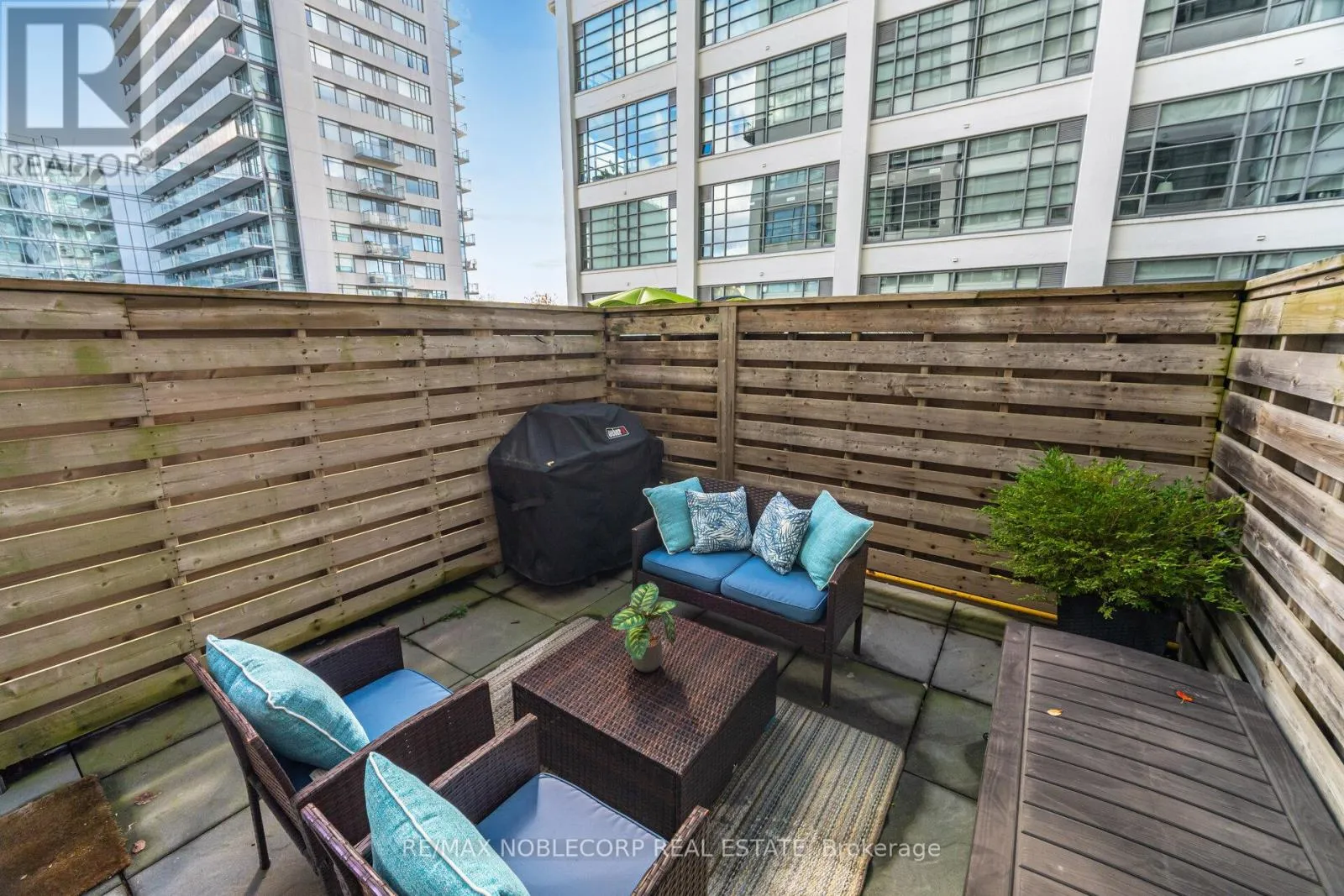 228 - 637 Lake Shore Boulevard, Toronto, Ontario M5V 3J6