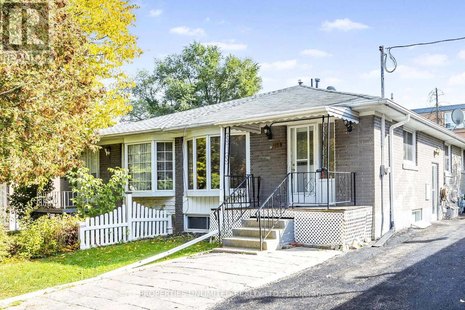 House for rent: 228 Penn Avenue S, Newmarket, Ontario L3Y 2S5