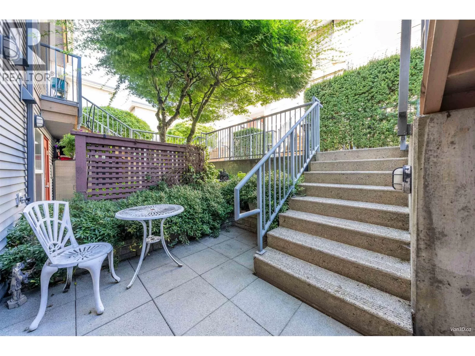 Row / Townhouse for rent: 229 E 11th Avenue, Vancouver, British Columbia V5T 2C4