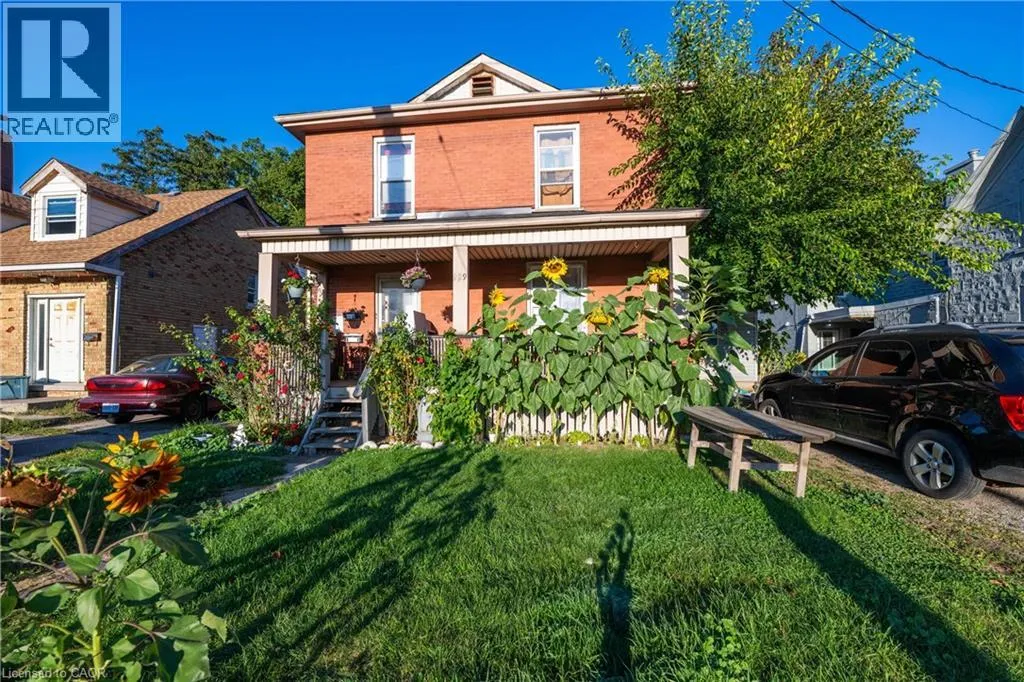 House for rent: 229 Water Street N, Cambridge, Ontario N1R 3B9